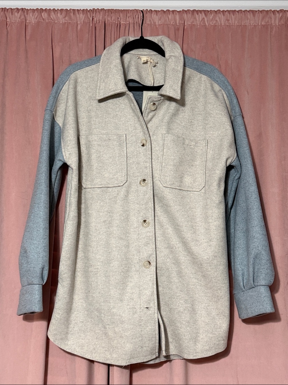 Hem & Thread Cream Body with Light Blue Sleeves Button-Front Shirt Jacket